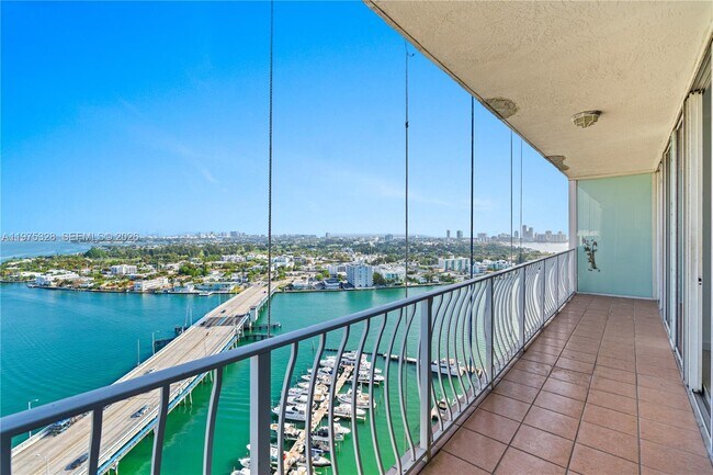 Building Photo - 7601 E Treasure Dr