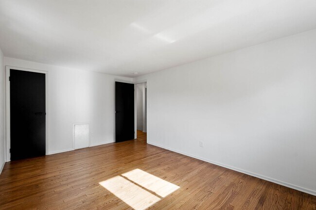 Building Photo - AVAILABLE NOW – Move In Today! NEWLY RENOV...