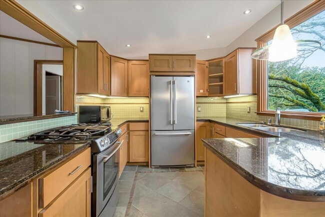 Building Photo - 18 Monte Vista Rd