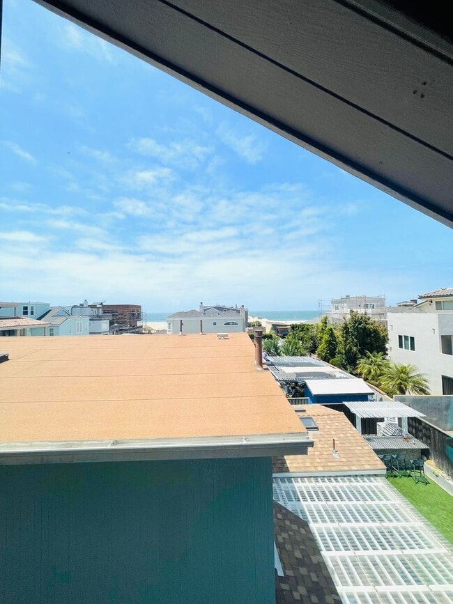 Building Photo - Coastal Living just step away from the BEACH~ Spacious - 3 story home with large living/dining ar...
