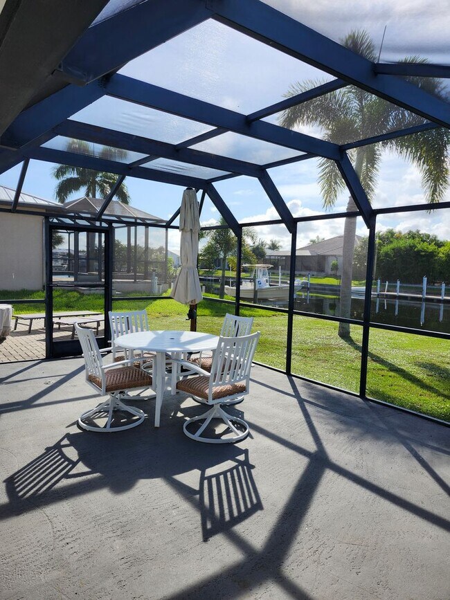 Building Photo - 2473 Rosa Ln