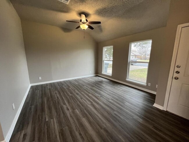 Building Photo - 2111 Caprice Dr