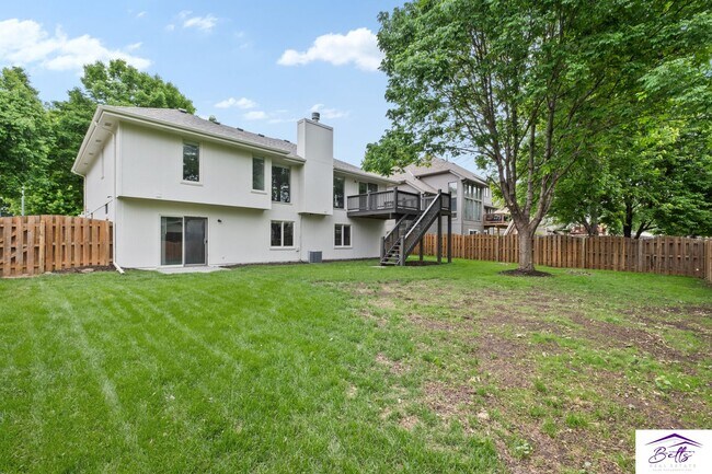 Building Photo - Available for a June Move-in Date.