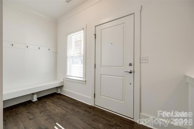 Building Photo - 1237 Eastway Dr