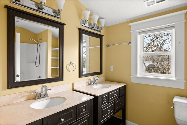 Building Photo - URBAN UPDATED 4 Bedroom/3 Bath CRAFTSMAN S...