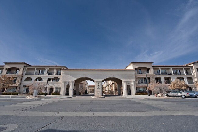 Building Photo - Highland Townhome - Toscana