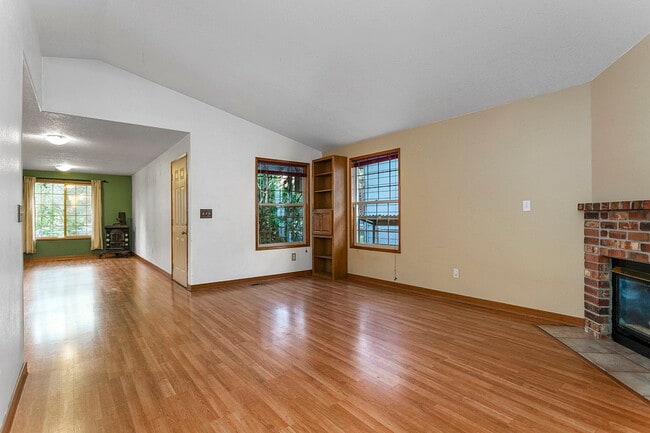 Building Photo - 6432 SE 63rd Ave