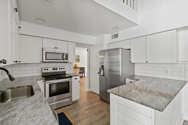 Building Photo - 7447 Hawkins Rd