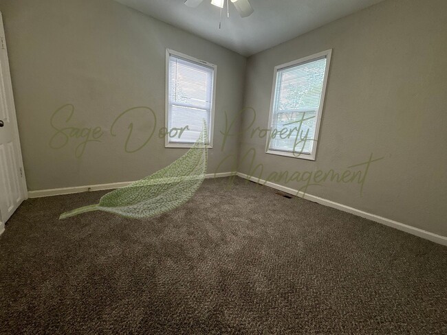 Building Photo - UPSTAIRS LOFT SPACE!!!