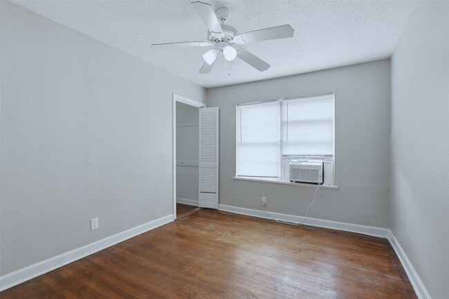 Building Photo - 1228 5th Ave N