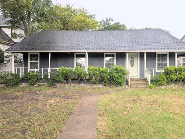 Building Photo - 414 N Grand Ave