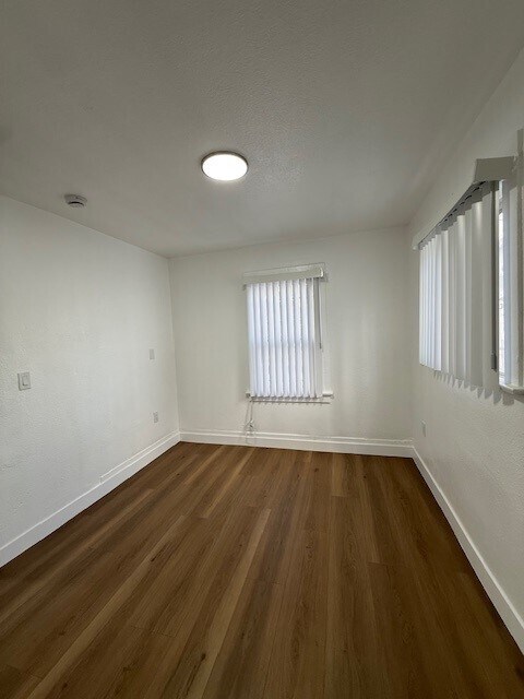 Building Photo - 219 W 53rd St