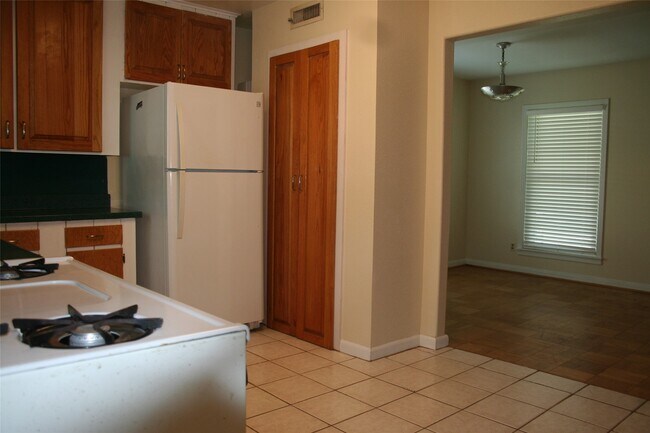 Building Photo - 7518 El Rancho St