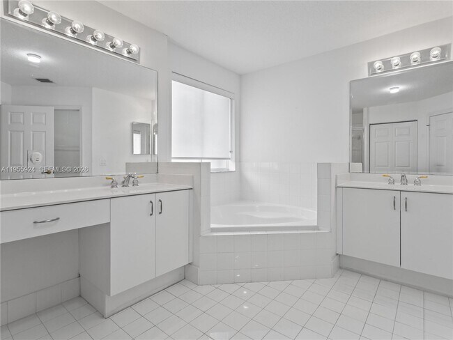 Building Photo - 11186 NW 73rd Terrace