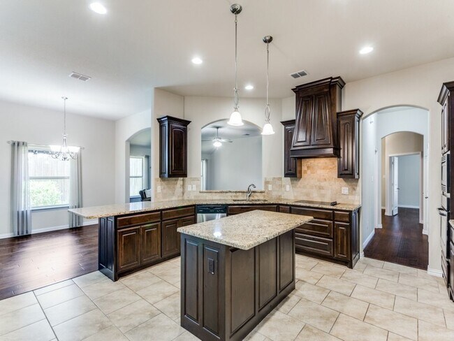 Building Photo - 521 Corriente Trail