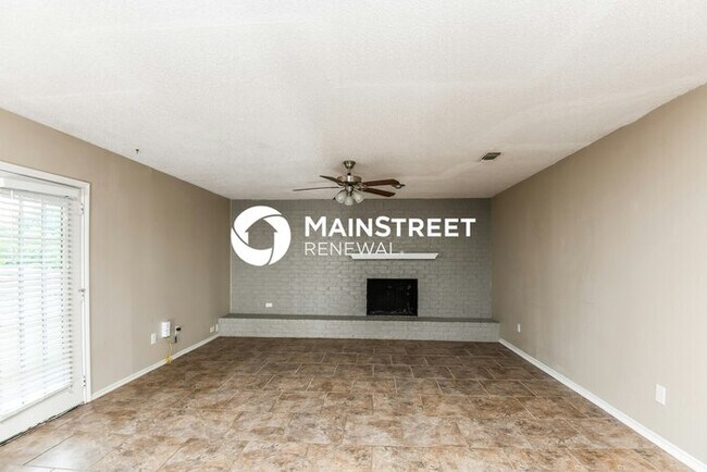 Building Photo - 3 Bedroom Pet-Friendly Home in Fort Worth, TX with Main Street Renewal