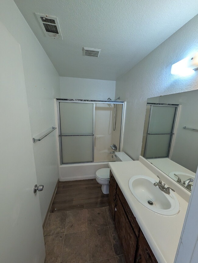 Building Photo - "Charming Studio Retreat: Your Cozy Haven in Porterville!"