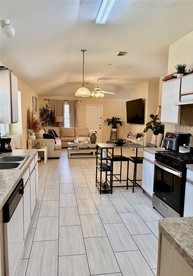 Building Photo - 5329 Tallowpine Terrace