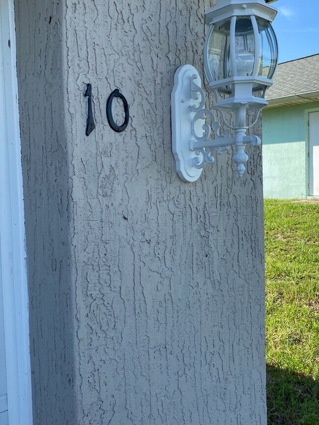 Building Photo - Custom Home - Desirable SE Ocala Neighborhood 3/2/2 **Won't Last**