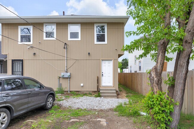 Building Photo - 409 N Oakland Ave