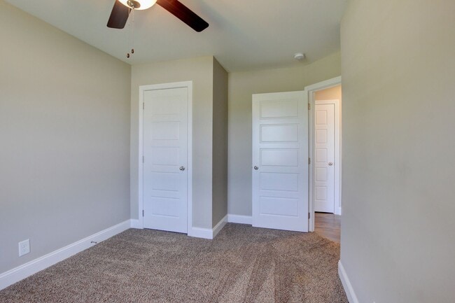 Building Photo - Sharp 3 bed 2 Bath Close To Ft Campbell