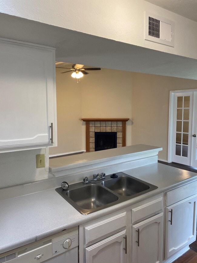 Building Photo - 2BR/2.0BA Single Family - Grand Prairie