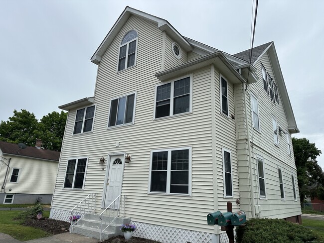 Building Photo - 72 N Cherry St
