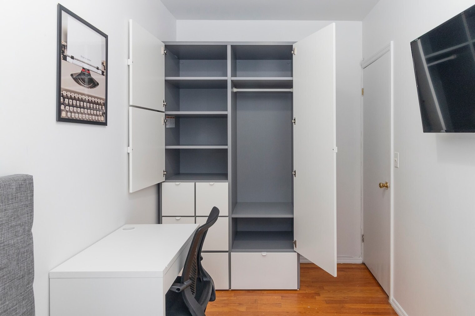 Building Photo - 322 E 93rd St