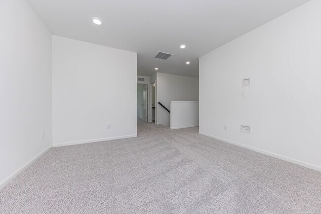 Building Photo - 9268 Hemlock Ln