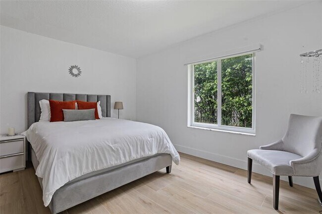 Building Photo - 2534 Golf View Dr