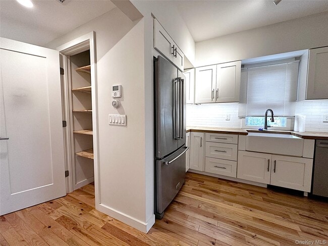 Building Photo - 437 Warburton Ave