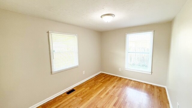 Building Photo - WEST SIDE 3 BEDROOM RANCH AVAILABLE NOW!