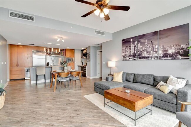 Building Photo - 1120 E Kennedy Blvd