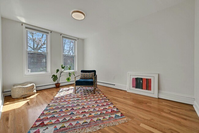 Building Photo - 158 Edgar St