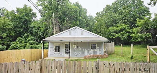 Building Photo - 524 Short St W
