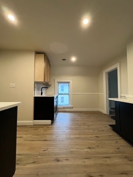 Kitchen - 1380 E 43rd St