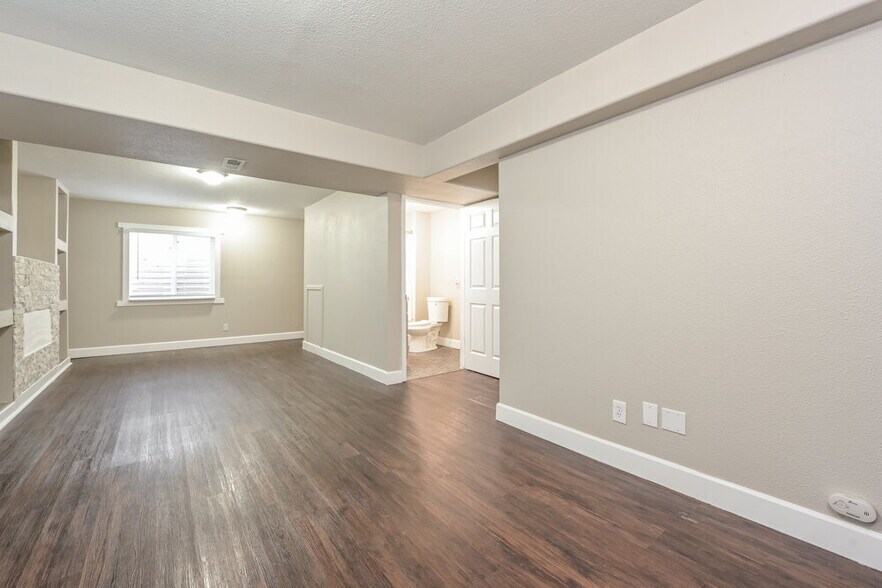 Building Photo - 24762 E Wyoming Cir