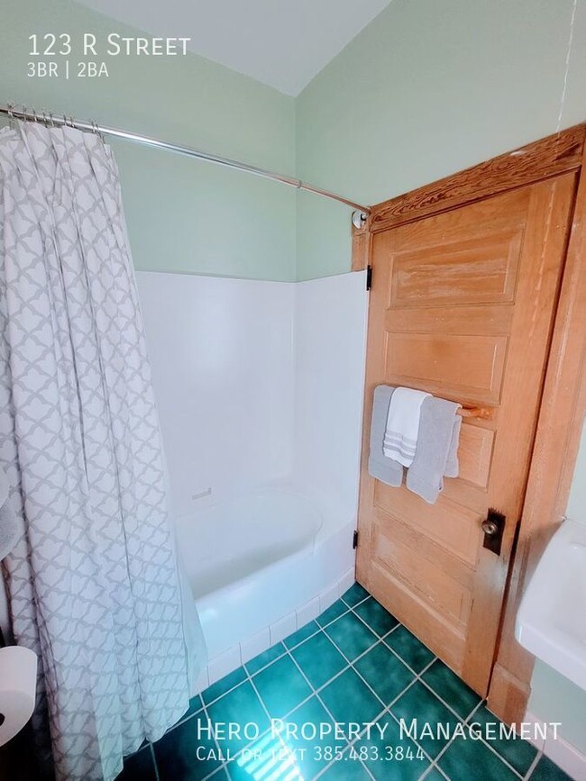 Building Photo - Extremely Desirable Stunning Avenues Home!!!