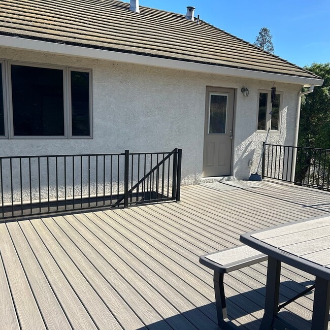 Building Photo - 18605 Castle Lake Dr