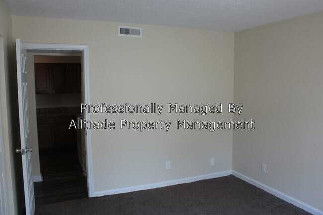 Building Photo - 2020 Peabody Ln