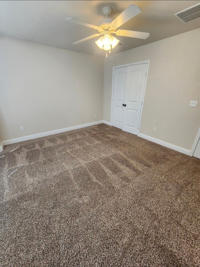 Building Photo - 3 bed 2 bath 2 car garage in Lone Star Trails!