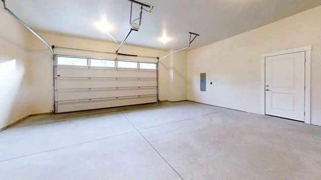 Building Photo - Contemporary 4 Bedroom Oasis on Quiet Dead-End Street!