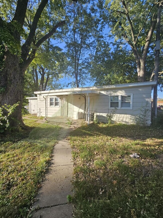 Building Photo - CHARMING STUDIO HOME!!!!