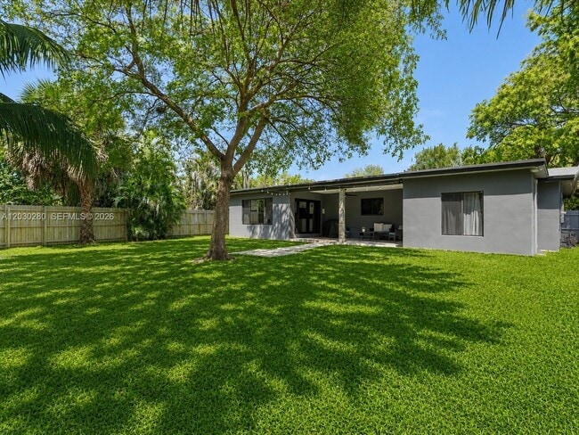 Building Photo - 400 NW 30th Ct