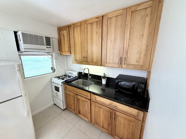 Building Photo - 235 Lili?uokalani Ave