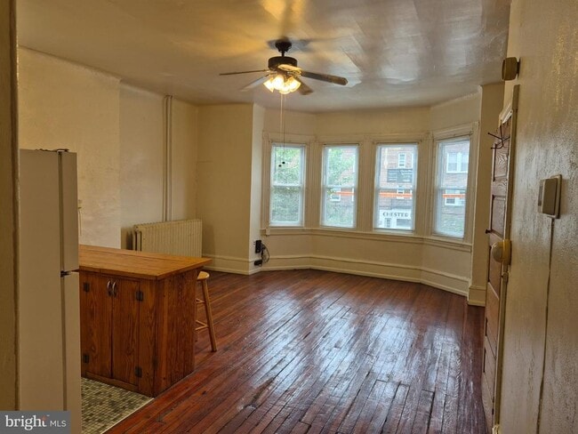 Building Photo - 4610 Chester Ave