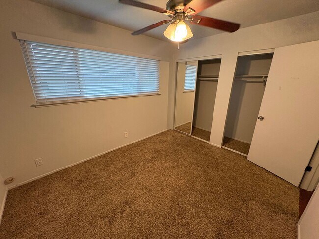 Building Photo - Rent Today! Available Charming 2 Bed 1 Bath in North Highlands Area!