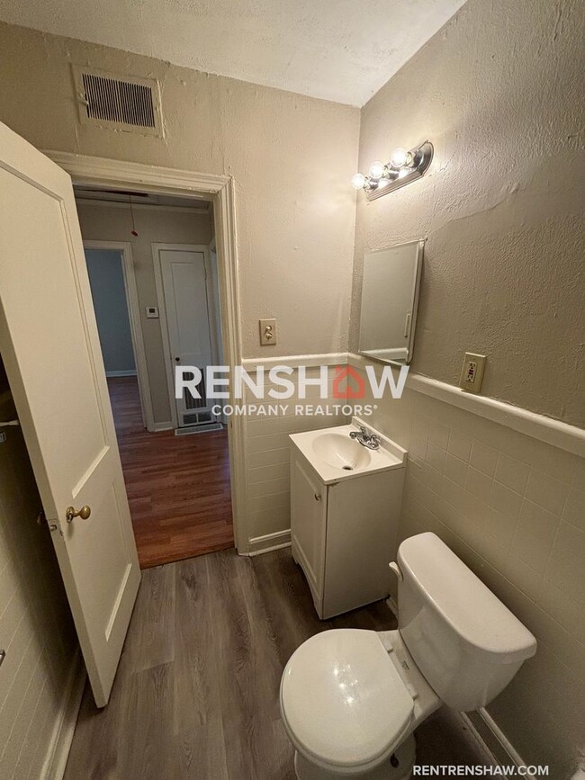 Building Photo - Move In Ready 2 Bed / 1 Bath - Dont Miss O...