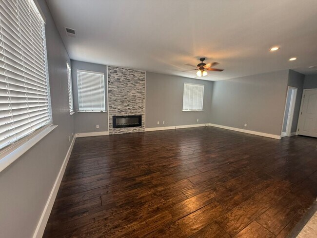 Building Photo - EPIC REA - Fully Renovated 5BR/3BA Home in...