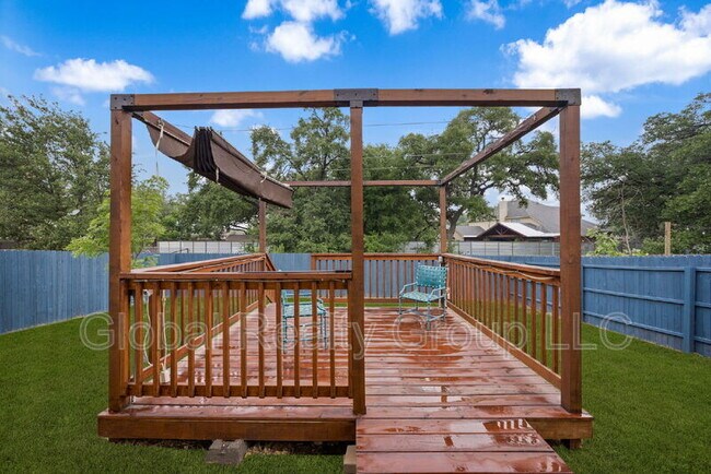 Building Photo - 14947 Cheshire Way